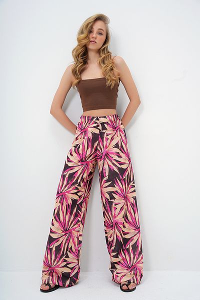 Trend Alaçatı Stili Braun-beige gemusterte Damenhose mit weitem Bein und elastischem Bund ALC-X13782