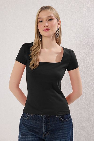 Trendyol Collection Μαύρη πλεκτή μπλούζα με τετράγωνο γιακά TWOSS25BZ00378