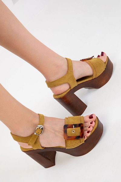 SOHO Klassische Damenschuhe mit Absatz aus grünem Wildleder 20330