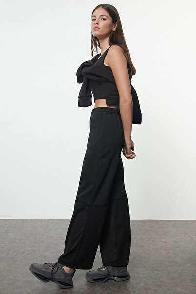 Trendyol Collection Μαύρο αθλητικό παντελόνι Scuba Fabric - THMAW25EA00004