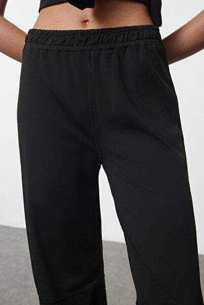 Trendyol Collection Μαύρο αθλητικό παντελόνι Scuba Fabric - THMAW25EA00004