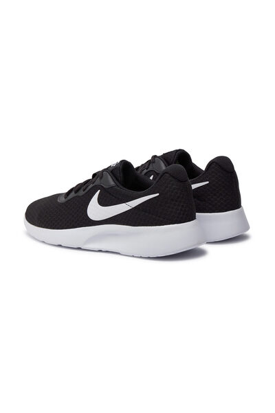 Nike Спокойно облекло на марката Tanjun