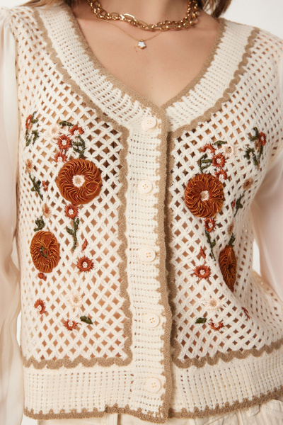 Happiness İstanbul Women's Cream Chiffon Sleeve Embroidered Seasonal Knitwear Blouse Tp00046