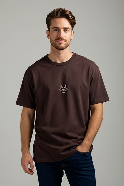 Trendyol Collection Dunkelbraunes Wolf-Stickerei-T-Shirt mit normaler Passform – TMNSS24TS00056