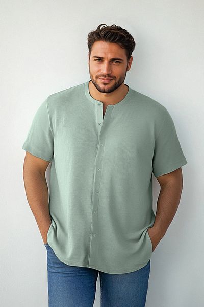 Trendyol Collection Mintfarbenes, kurzärmliges, gestricktes Piqué-Sommerhemd mit regulärer Passform und vorherrschendem Kragen in Übergröße