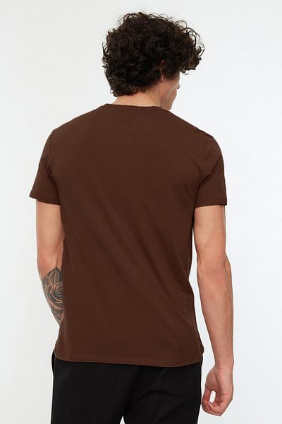 Trendyol Collection Basic-T-Shirt mit Rundhalsausschnitt und schmaler Passform – 100 % Baumwolle, Braun, TMNSS19BO0001