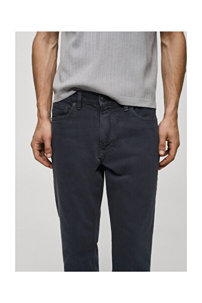 MANGO Man Je mi príťažlivé nosiť tapered-fit džínsy