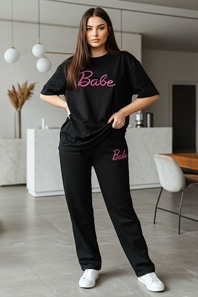 Trendyol Curve Schwarzes Slogan-Strick-Trainingsanzug-Set in Übergröße – kurze Ärmel TBBSS25CP00005