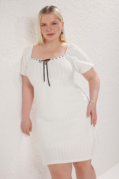 Trendyol Curve Ecru Sweetheart gallér texturált kötött nagy méretű ruha TBBSS25AH00176