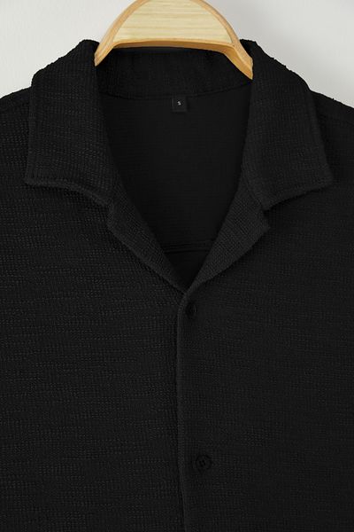 Trendyol Collection Czarna regularna męska koszula TMNSS25GO00067