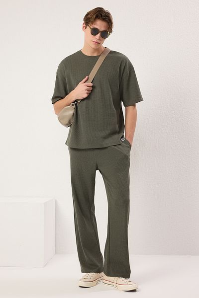 Trendyol Collection Фактурний спортивний костюм оверсайз широкого крою хакі TMNSS25EM00010