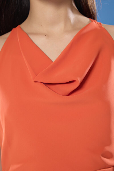 Trendyol Collection Detail příslušenství ve skořicové linii A Midi elif Woven Dress TWOSS25EL00456