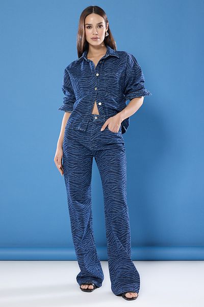 Trendyol Collection Magas derekú sötétkék zebra mintás széles szárú farmernadrág - TWOSS25JE00200