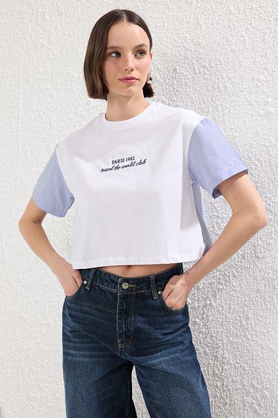 Trendyol Collection Tricou tricotat cu garnitură, țesut, cu croială relaxată/confortabilă, albastru TWOSS25TS00054