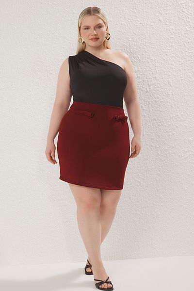 Trendyol Curve Czerwona spódnica mini z kokardą i kokardą w kolorze bordo TBBSS25AZ00024