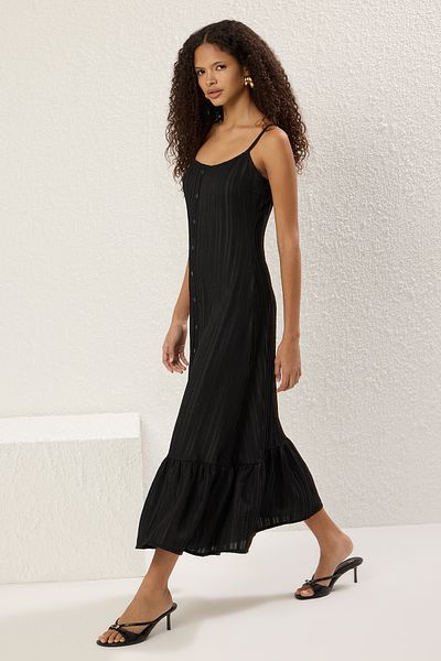 Trendyol Collection Černé hladké volánky / volánky Maxi pletené šaty Twoss25El00541