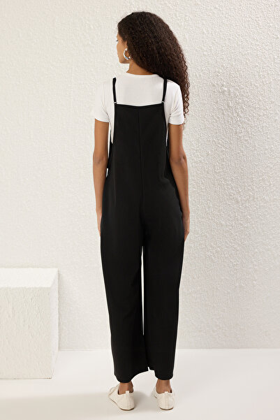 Trendyol Collection Schwarzer Scuba-Krepp-Taschen-Overall mit normaler/normaler Passform und gestricktem Rohrbein TWOSS25TU00041