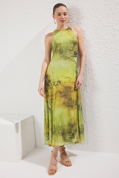 Trendyol Collection Többszínű absztrakt nyomtatott A-vonalú Maxi Foam rugalmas kötött ruha TWOSS25EL00678