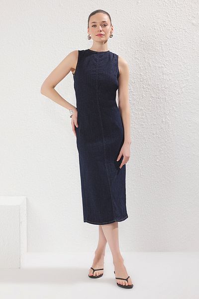Trendyol Collection Sötétkék Midi farmer ruha - hátul mélyen kivágott és hasított TWOSS25EL00598