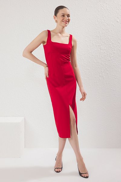 Trendyol Collection Rotes, gerades, körperbetontes Midi-Webkleid TWOSS25EL00619