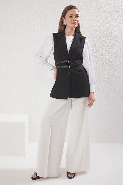 Trendyol Modest Schwarze, detaillierte, gefütterte, gewebte Weste mit doppeltem Gürtel TCTSS25YL00002