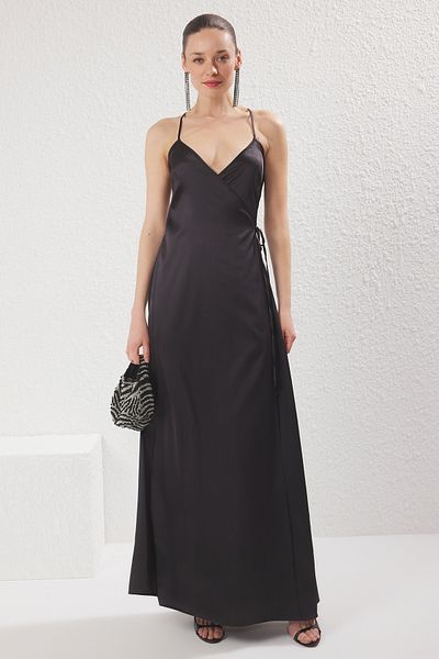 Trendyol Collection Μαύρο σατέν υφαντό μακρύ κομψό βραδινό φόρεμα νυχτερινό φόρεμα TPRSS25AE00108