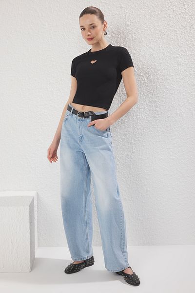 Trendyol Collection Πλεκτή μπλούζα με κοντό μανίκι μαύρη καρδιά - λαιμόκοψη