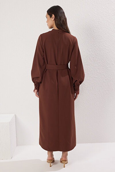 Trendyol Modest Hnědé tkané šaty s límečkem a detailem TCTSS24EB00174