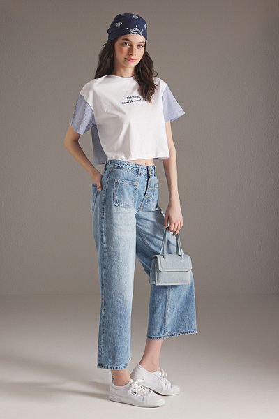 Trendyol Collection Blaue Culotte-Jeans mit Knopfdetail und hoher Taille TWOSS25JE00223