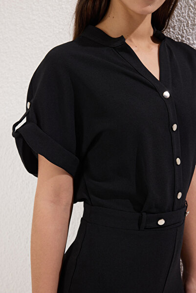 Trendyol Collection Černý límec Judge Crepe Long Woven Jumpsuit TWOSS25TU00031