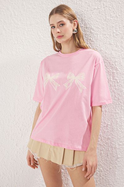 Trendyol Collection Ribbon Printed Pink Oversize Knitted T-Shirt - 100% Cotton Twoss25Ts00176