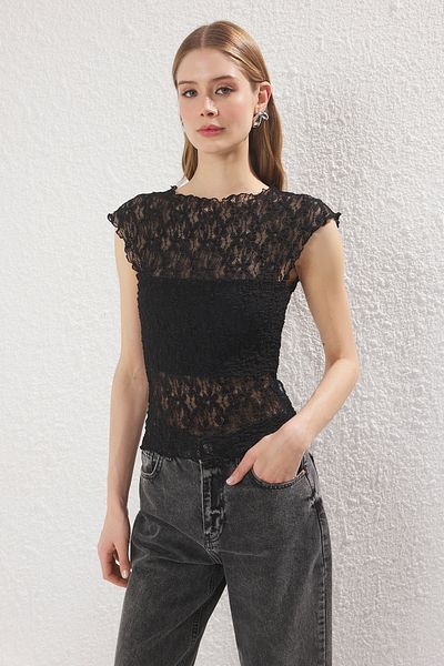 Trendyol Collection Μαύρη μπλούζα με λαιμόκοψη με μανίκια TWOSS25BZ00090