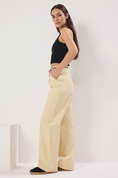Trendyol Collection Норкові штани з бавовняного плетіння з поясом TWOSS25PL00024