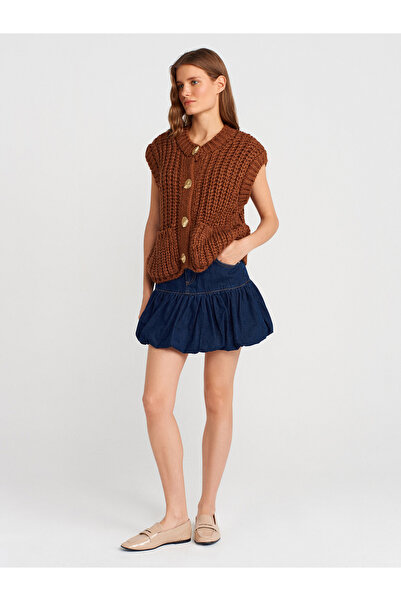 Dilvin 60961 Crew Neck Soft Textured Pocket Button Knitwear Vest-Caramel