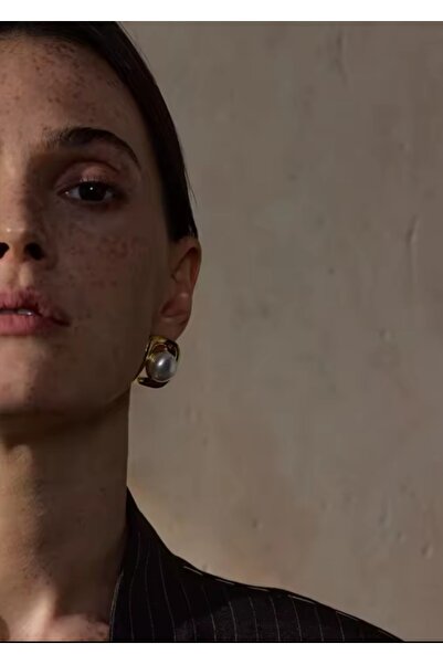 İPAR AKSESUAR Square Metal Gold Earring with Large Pearl