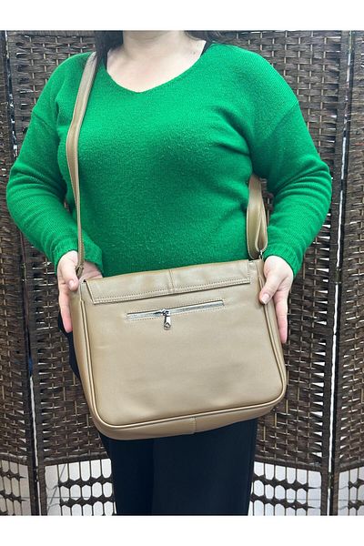 Akın Women's Messenger Bag Large Size Closed, the Colors of the Earth Is Not Peeling Leather