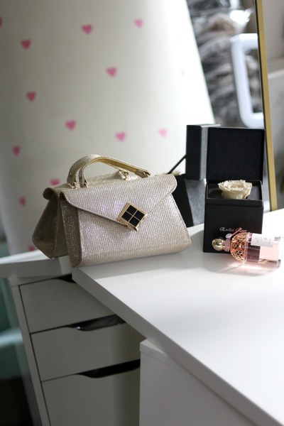 Moom Bag Жіноча золота сумочка з блискітками та золотими аксесуарами