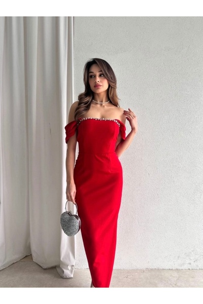 Afiş Butik Piros vállról fényes kő részletek hasított ruha