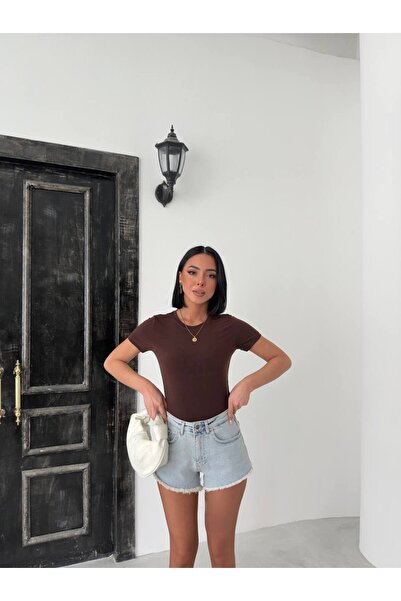 ARK MAĞAZALARI Κομψότητα σε απλότητα: Σχεδιασμός Crop που ταιριάζει στο σώμα