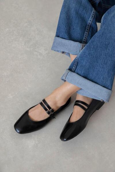 STRASWANS Women's Belt |   Black |   Detail Wrinkled Leather Ballerinas