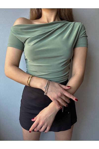 Butik Beyza Μπλούζα με κοντό μανίκι με έναν ώμο