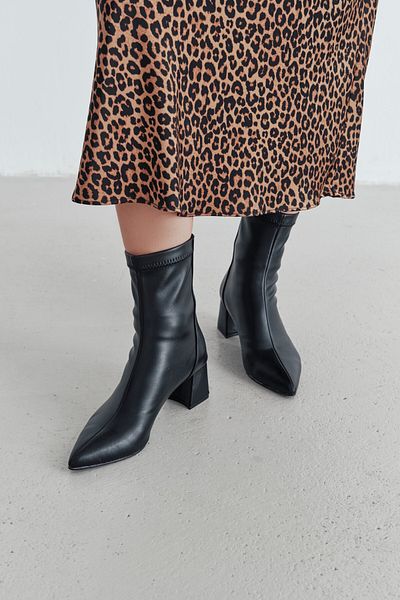 MUGGO Darja garantierte Damen-Stiefel mit Absatz und spitzer Zehenpartie und Reißverschluss
