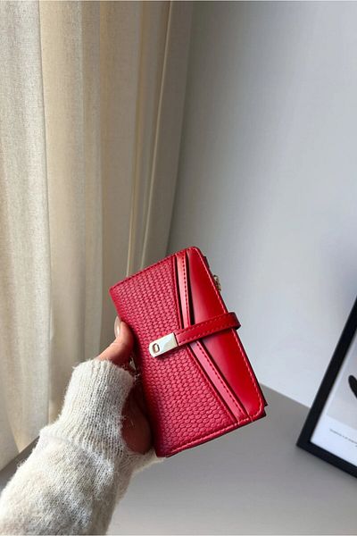 Yuka Atelier محفظة من الجلد الصناعي بتصميم محكم