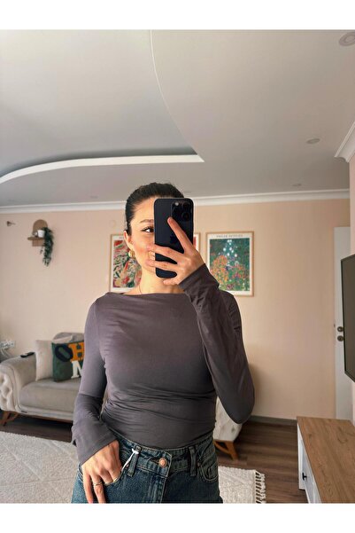 İVVİ DEGAJE YAKA BÜZGÜLÜ BODY