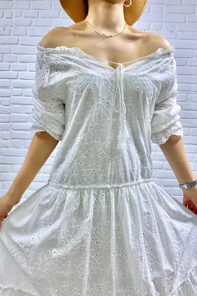 Kokosh moda Νέο φόρεμα με λευκή δαντέλα
