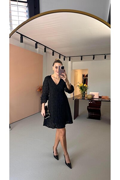 Sezgi Tekin V Yaka Dokulu Vual Siyah Çan Elbise