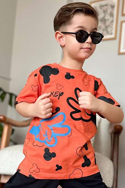Riccotarz Хлопчачий комплект з футболкою з принтом пальців і ведмедиком та шортами оранжевого кольору