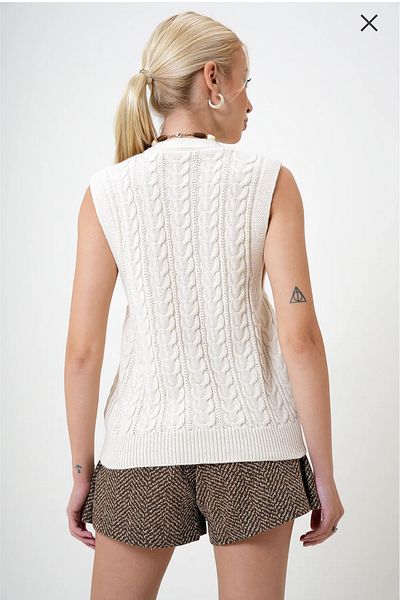 By Nilgün Akay Young Model Vest