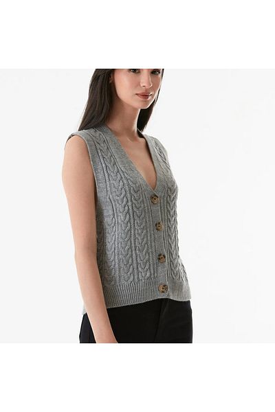 By Nilgün Akay Young Model Vest