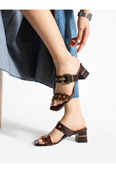 ALEMDAR AYAKKABI Дамски чехли с катарама от кафява лачена кожа ZEST